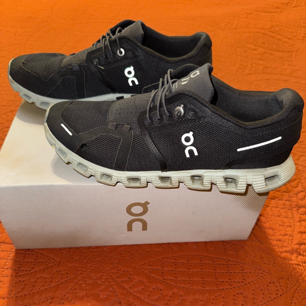 Cloud 5 Size 8.5 Women’s